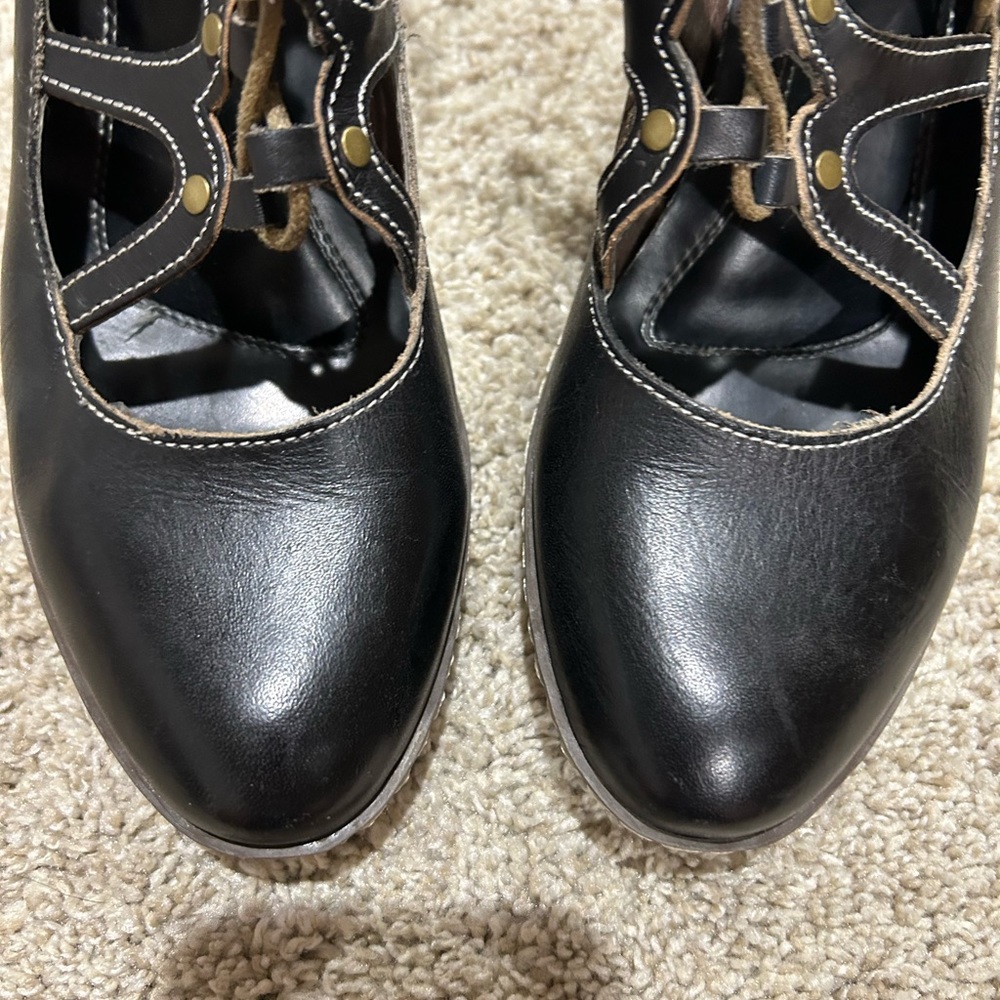 Spring step lace up block heel shoes excellent condition